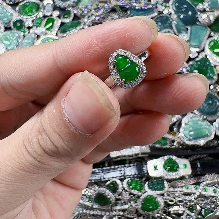 翡翠颈饰未镶嵌天然A货翡翠放漏