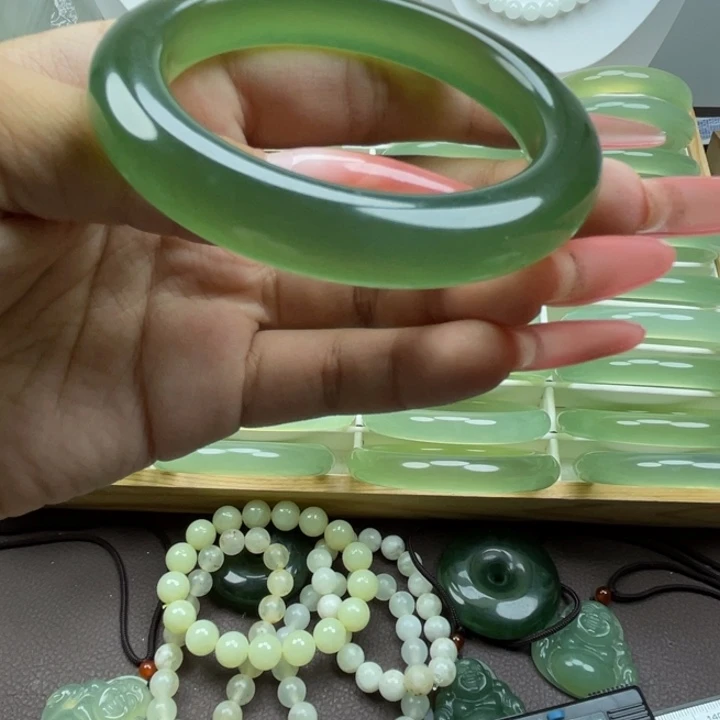 珑***喜蛇纹石玉合金手镯