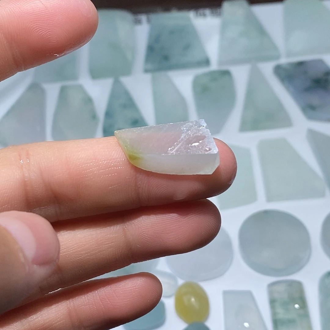 翡翠未镶嵌颈饰6433