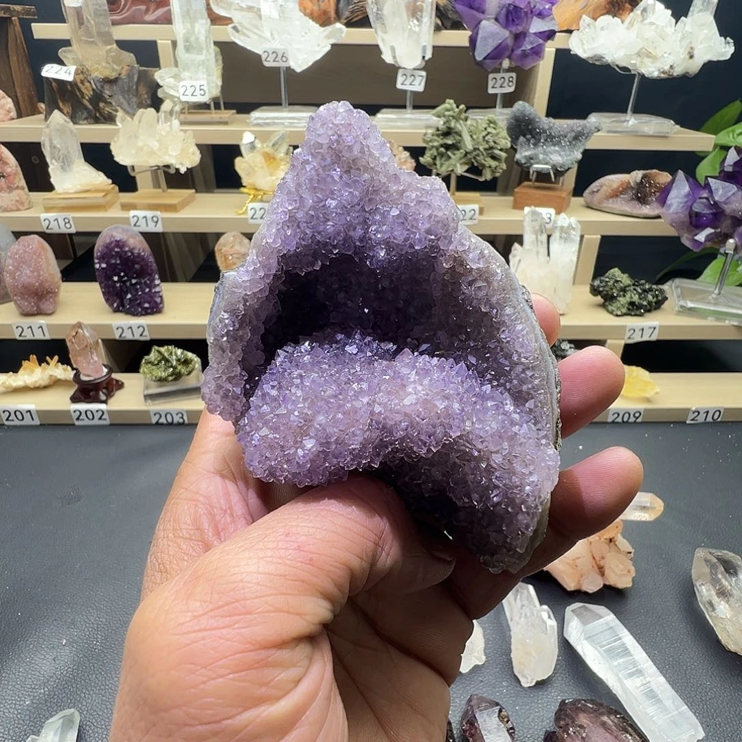 石材水晶原石摆件，