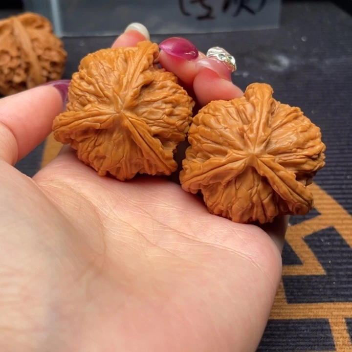 聚***馆吊坠文玩核桃白狮子