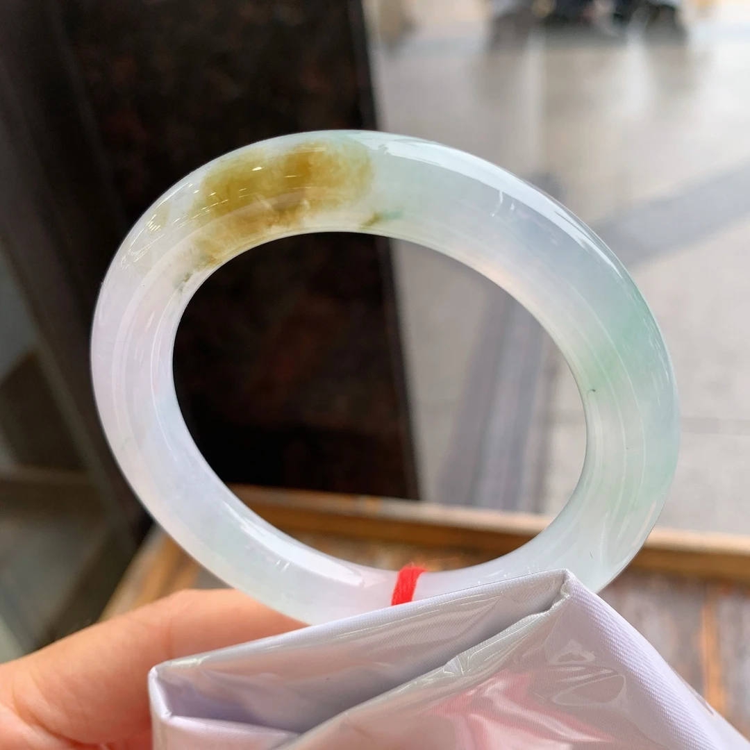 天然翡翠缅A冰种手镯，圈口54-55圆条冰黄翡 完美 尺寸：54.7/10.2