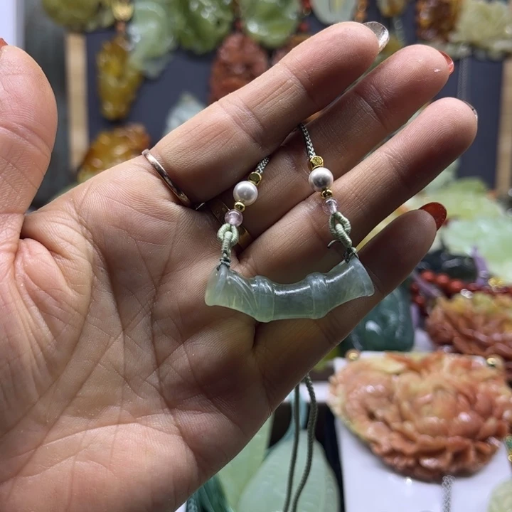 蛇纹石玉未镶嵌颈饰