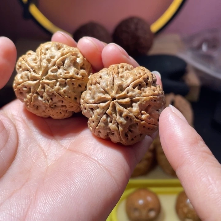 桃核把件八瓣金刚菩提