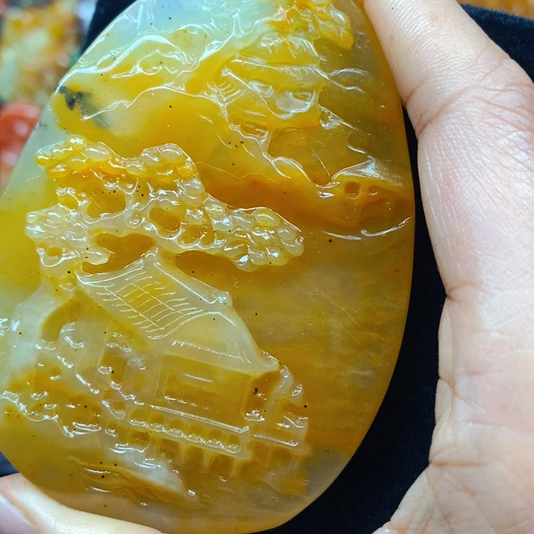 未镶嵌石英质玉（黄龙玉）颈饰