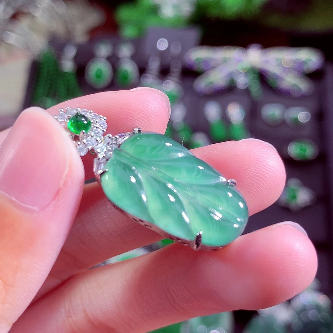 颈饰未镶嵌翡翠天然