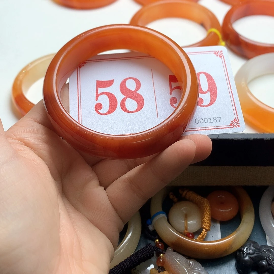 未镶嵌石英质玉（黄龙玉）手镯周*