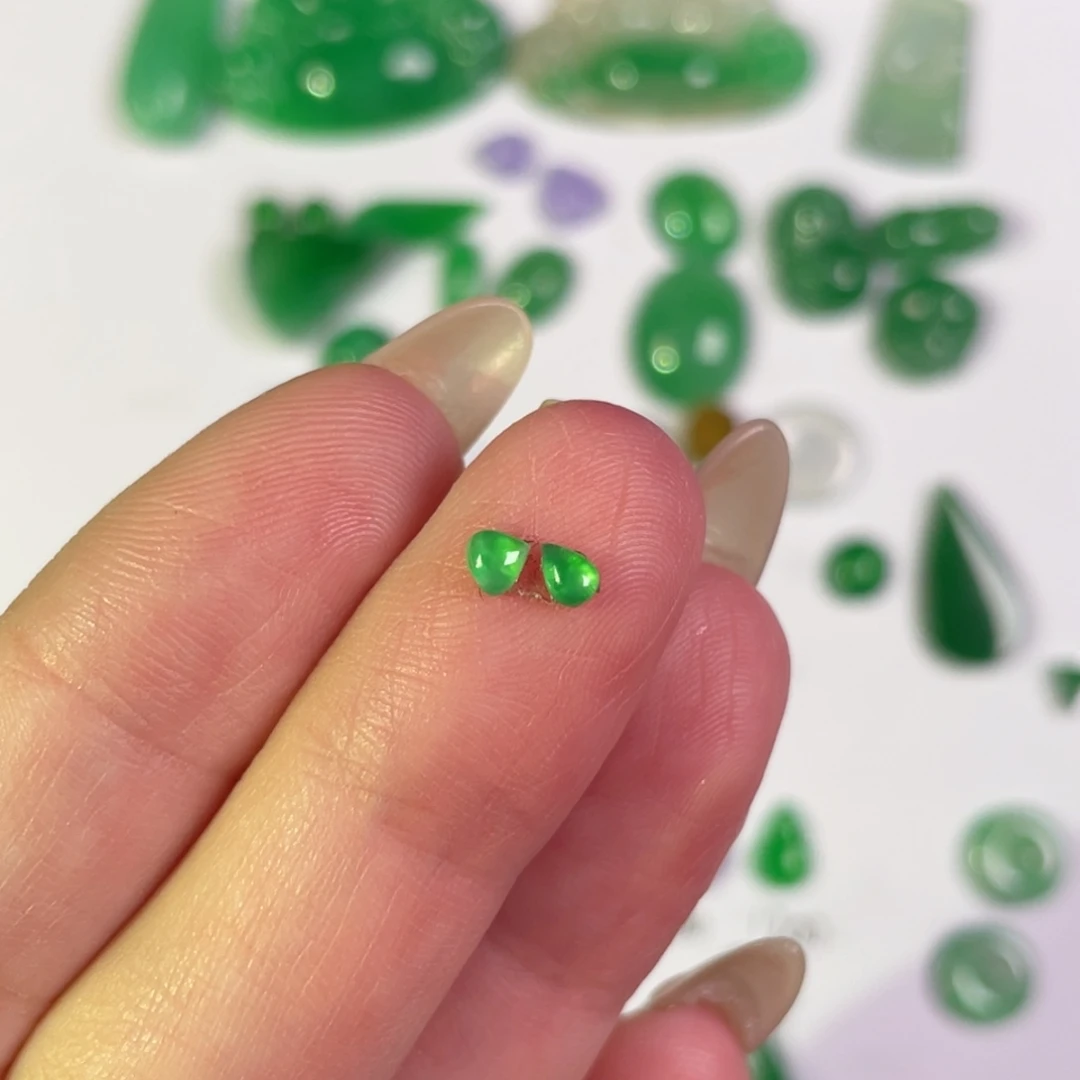 翡翠未镶嵌颈饰裸石