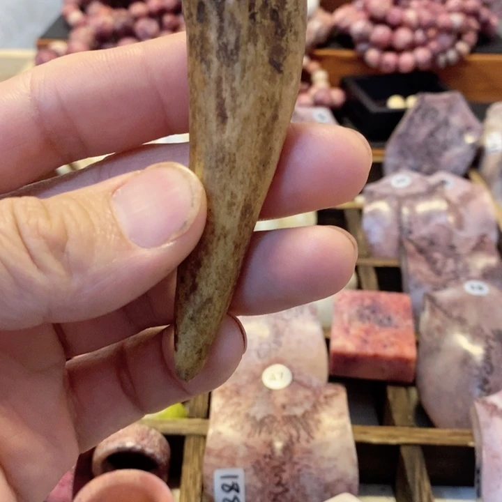 鹿骨把件满****红养殖鹿角尖手把件