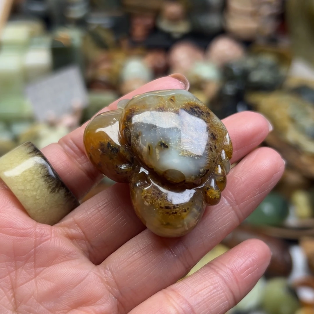 岫玉未镶嵌颈饰辽阳水草螃蟹