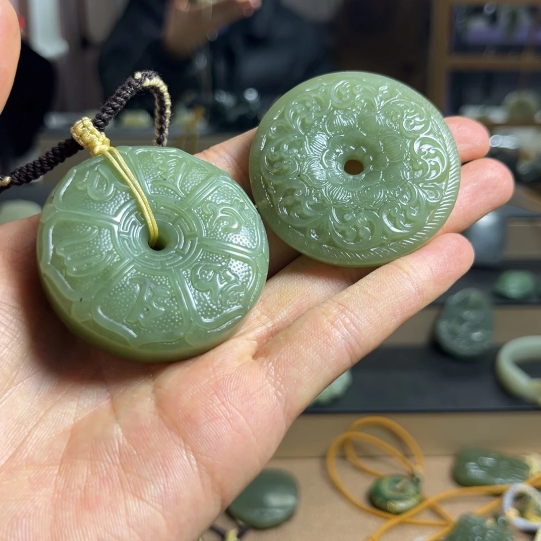 C***n和田玉未镶嵌颈饰