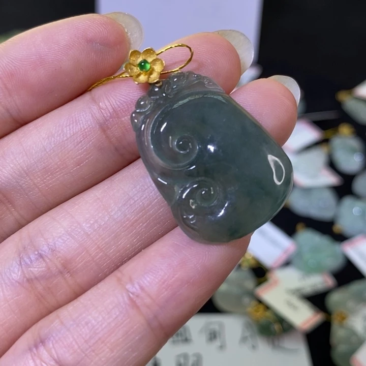 翡翠18K金镶嵌颈饰