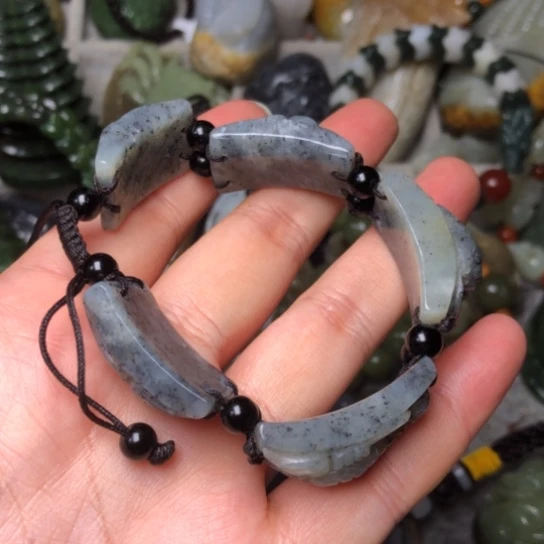 和田玉未镶嵌把件