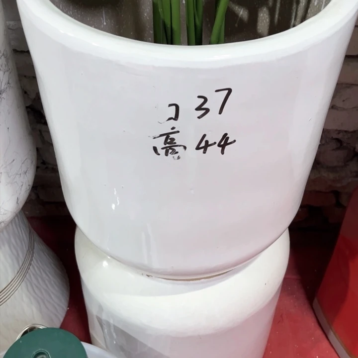 纯白色口径37高度44瑕疵捡漏