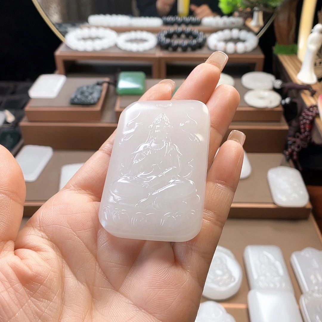 石英质玉（金丝玉）未镶嵌颈饰M****g新疆金丝玉双面雕工