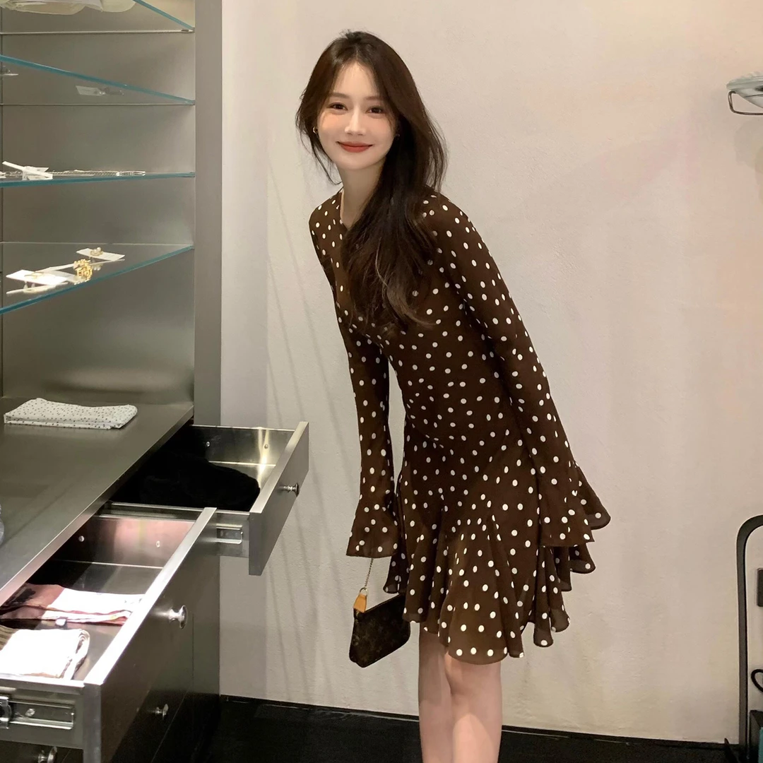 早秋咖色波点长袖连衣裙子女2025新款独特漂亮高级感穿搭春秋短裙