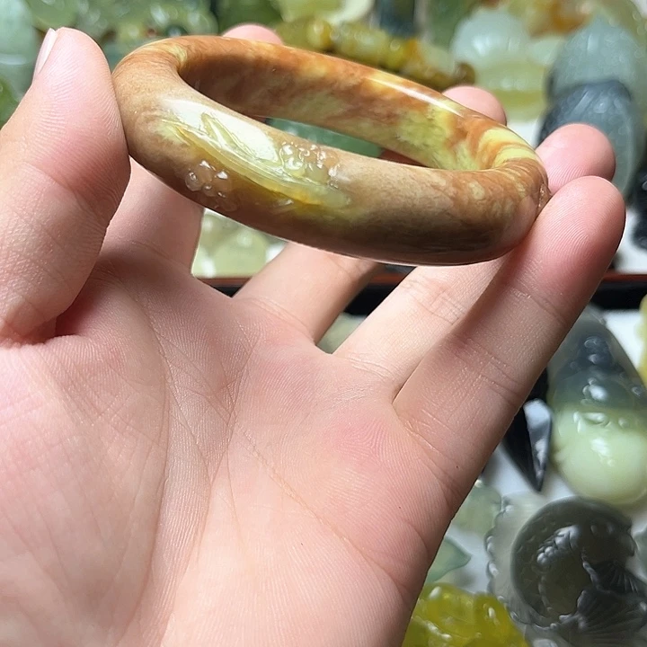 未镶嵌蛇纹石玉颈饰水****合