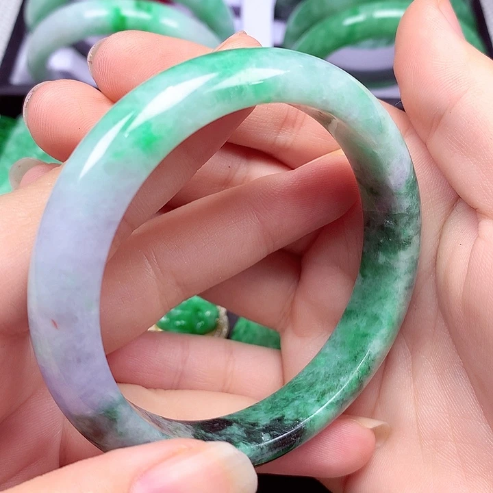 翡翠手镯未镶嵌翡翠手镯