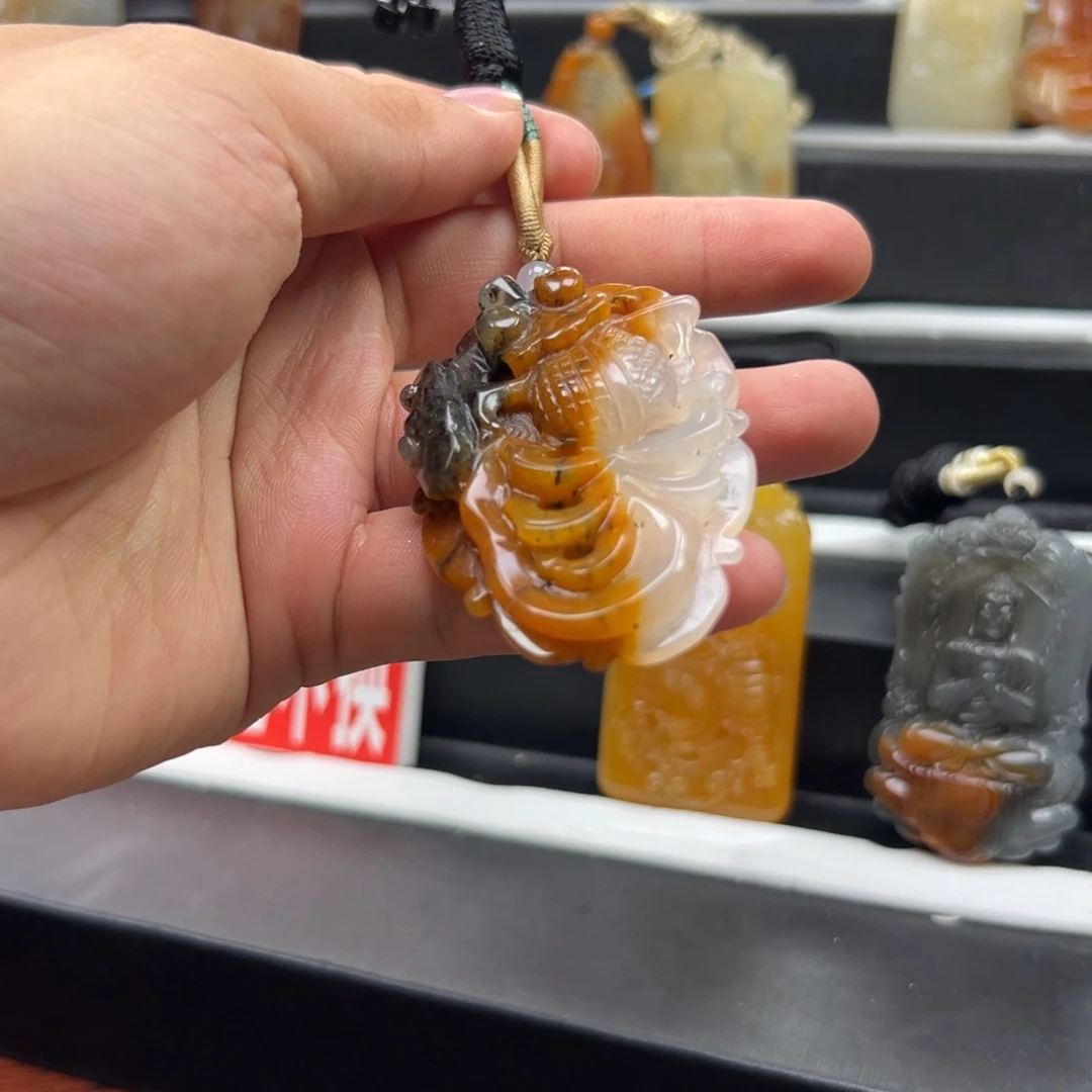 未镶嵌石英质玉（黄龙玉）黄龙玉
