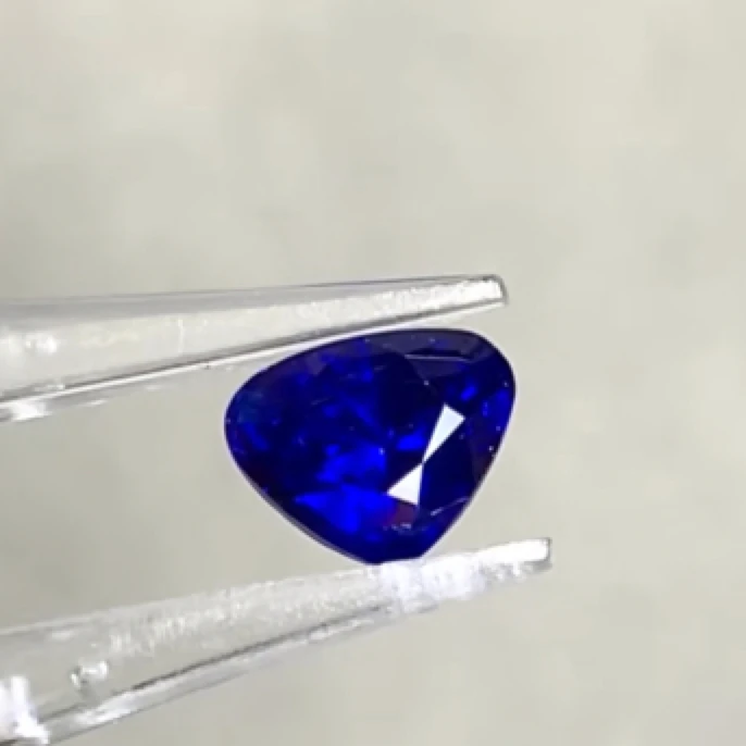 新货天然皇家蓝蓝宝石1.18克拉颜色靓丽晶体干净火彩闪AIGS证书