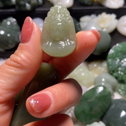 颈饰未镶嵌和田玉（糖玉）