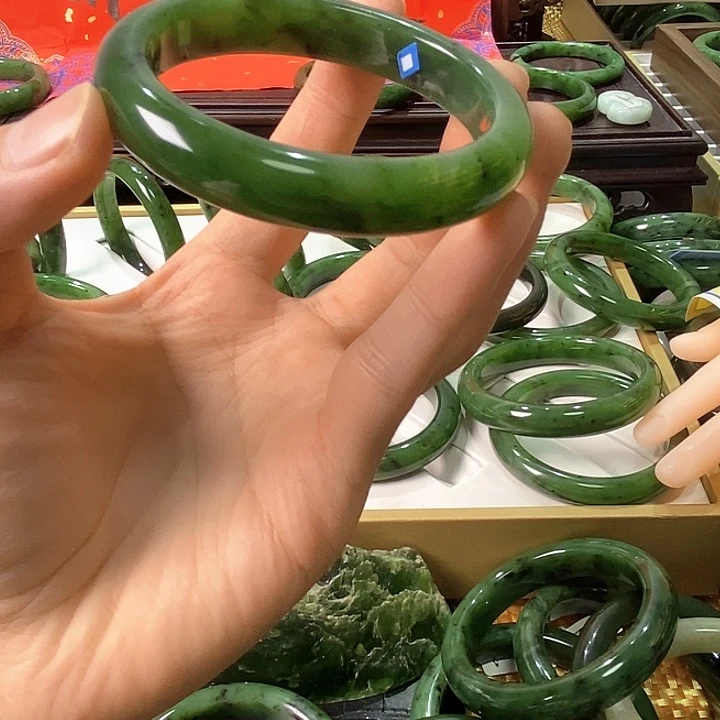 和田玉(碧玉)未镶嵌手镯