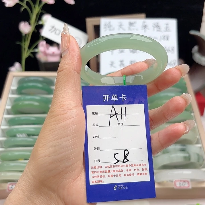 未镶嵌手镯石英质玉