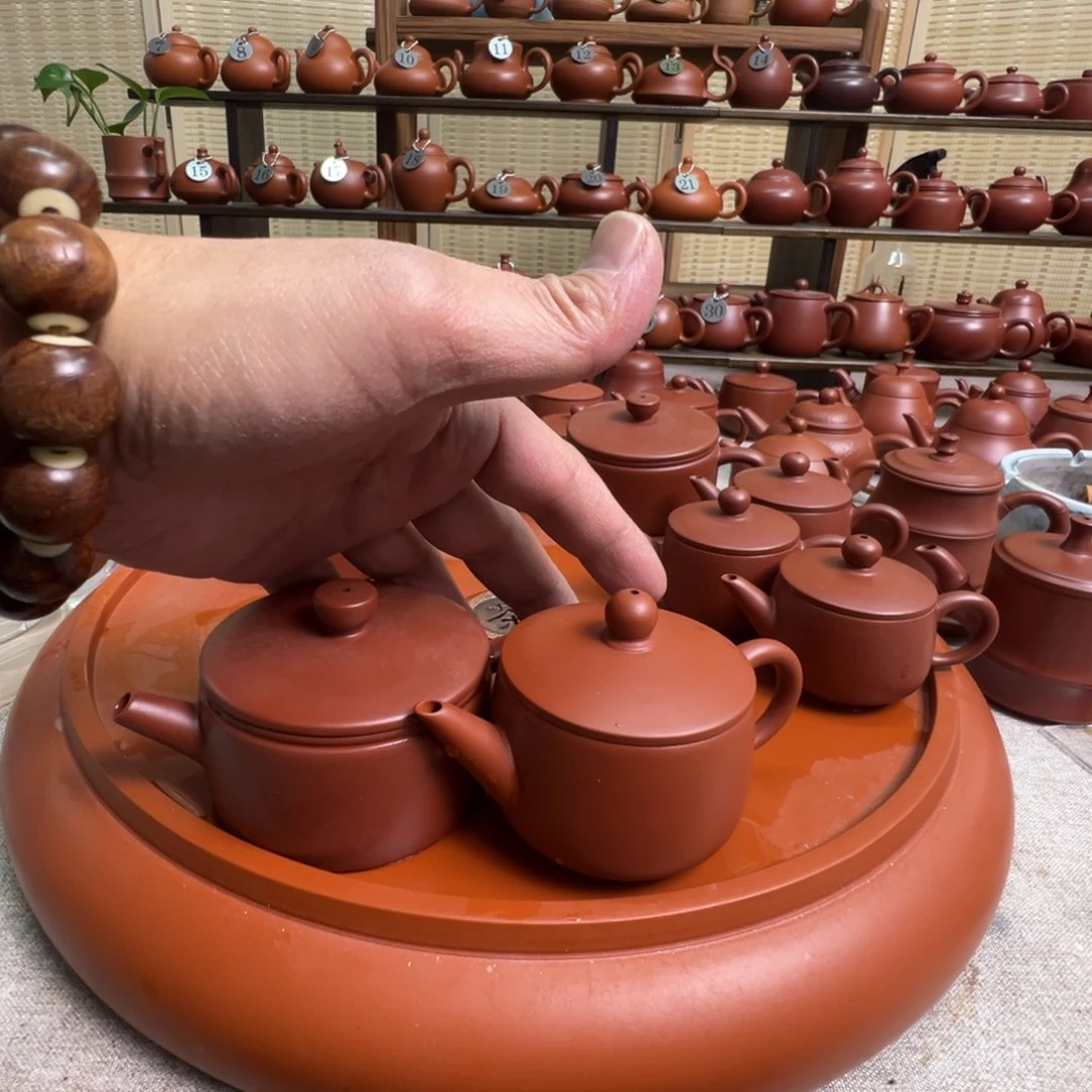 紫砂茶壶黑*?潮州手拉朱泥壶2把，微瑕不退换