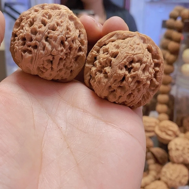 【闪购商品】文玩核桃把件40.5水龙纹红皮油