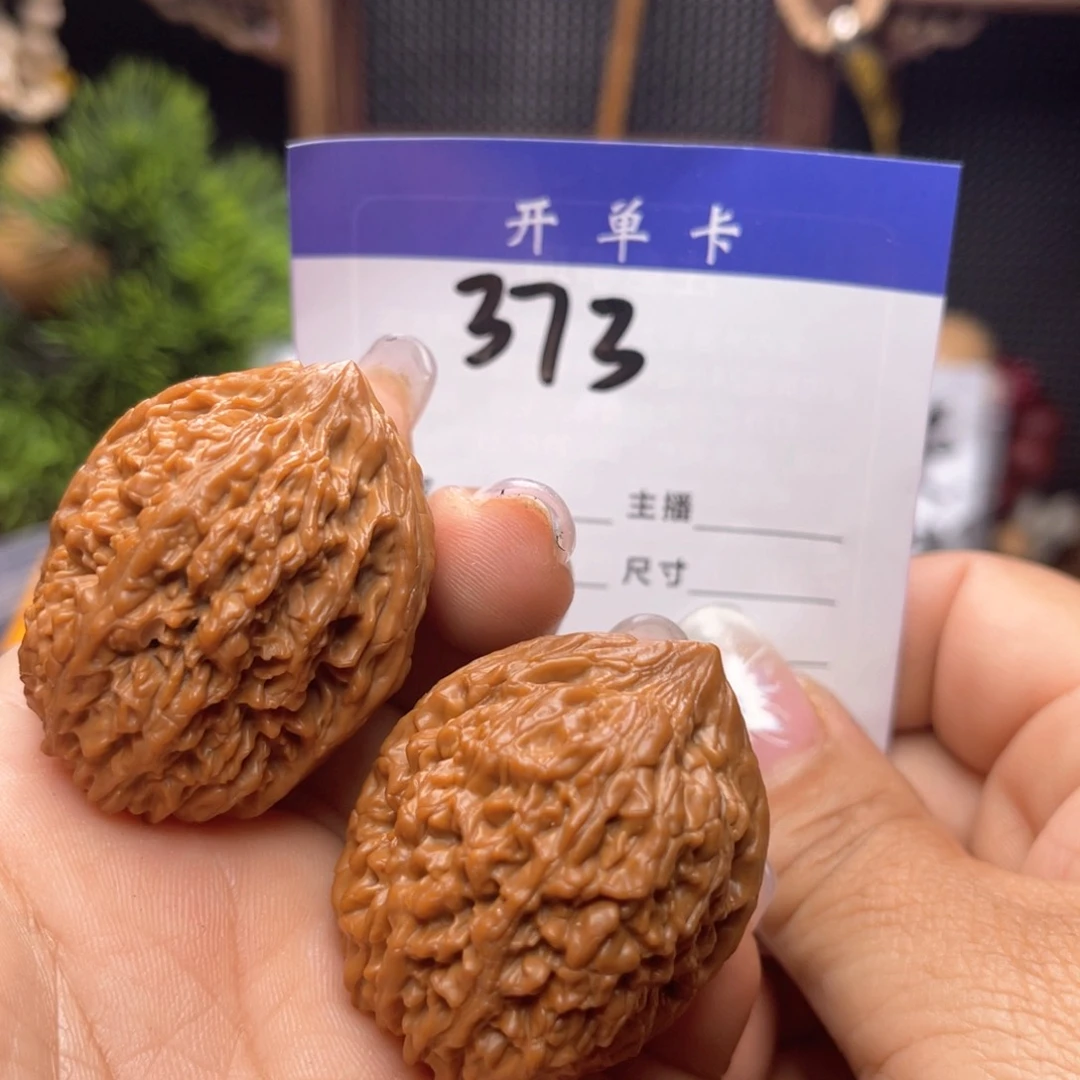 文玩核桃吊坠大蒜头。边33。肚36