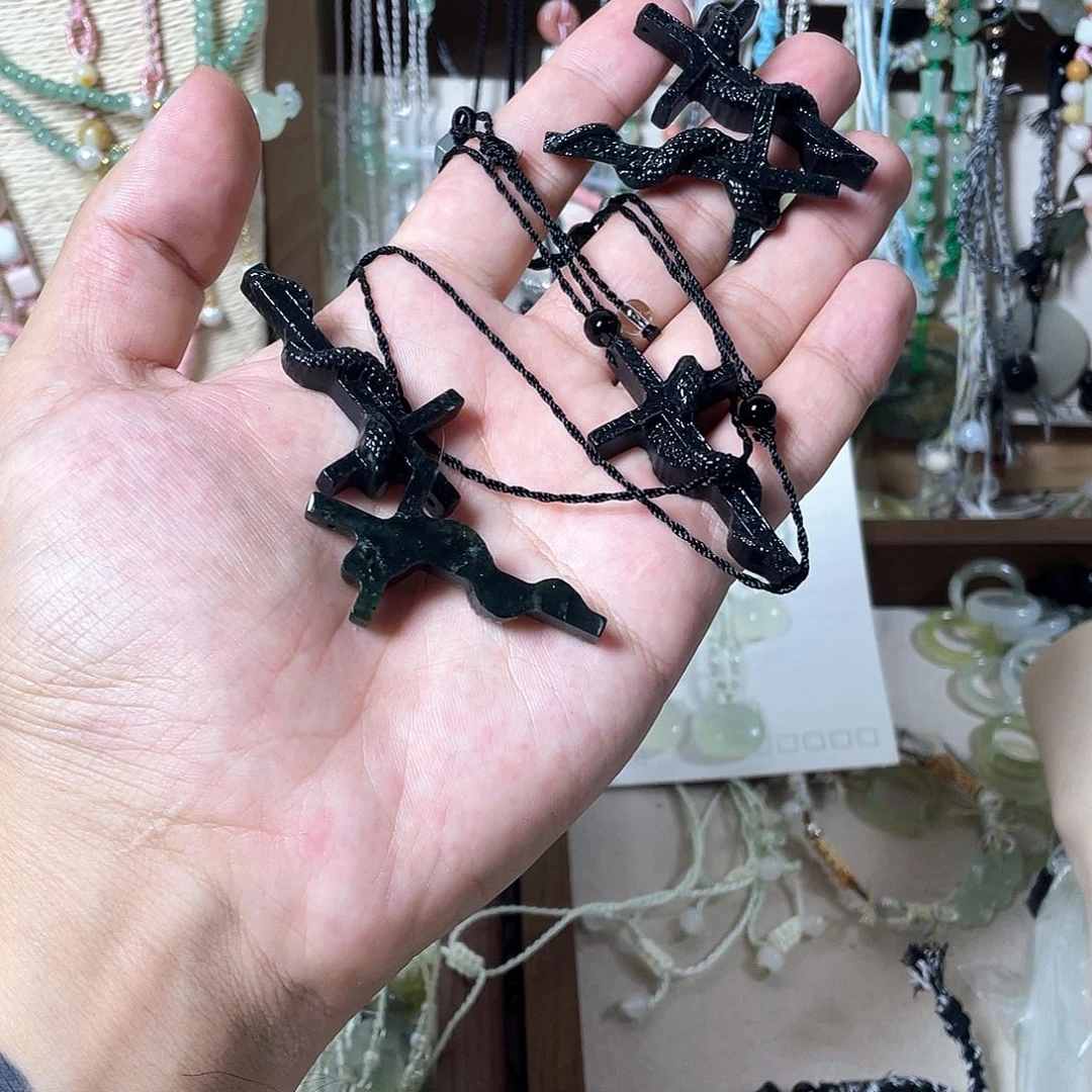 蛇纹石玉合金颈饰