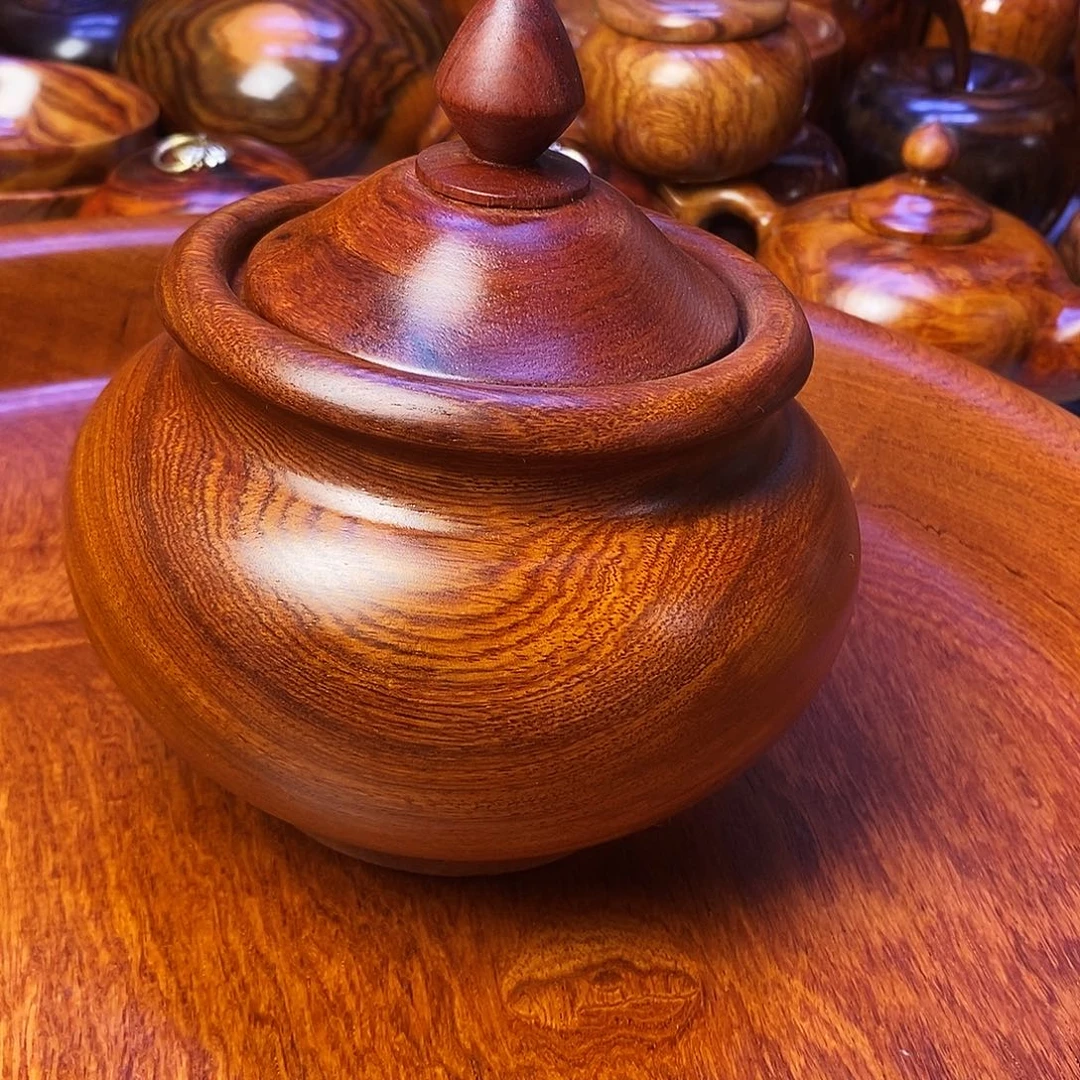 木₭****j缅甸花梨木茶叶罐一个