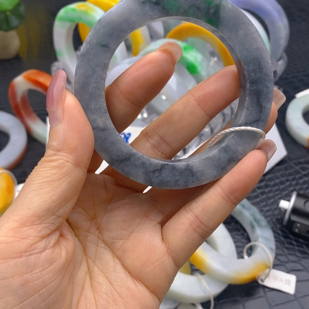 定制翡翠未镶嵌翡翠手镯