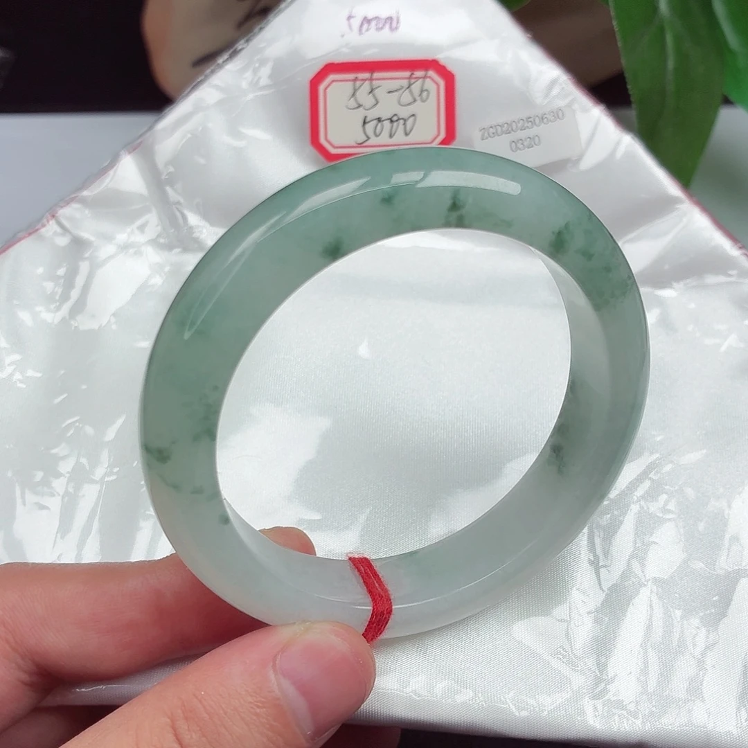 翡翠未镶嵌手镯正圈032