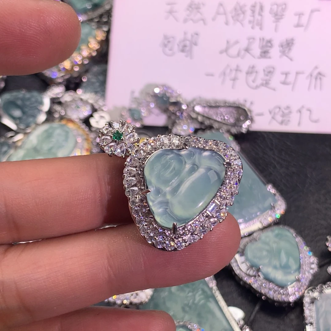 翡翠颈饰未镶嵌佛公