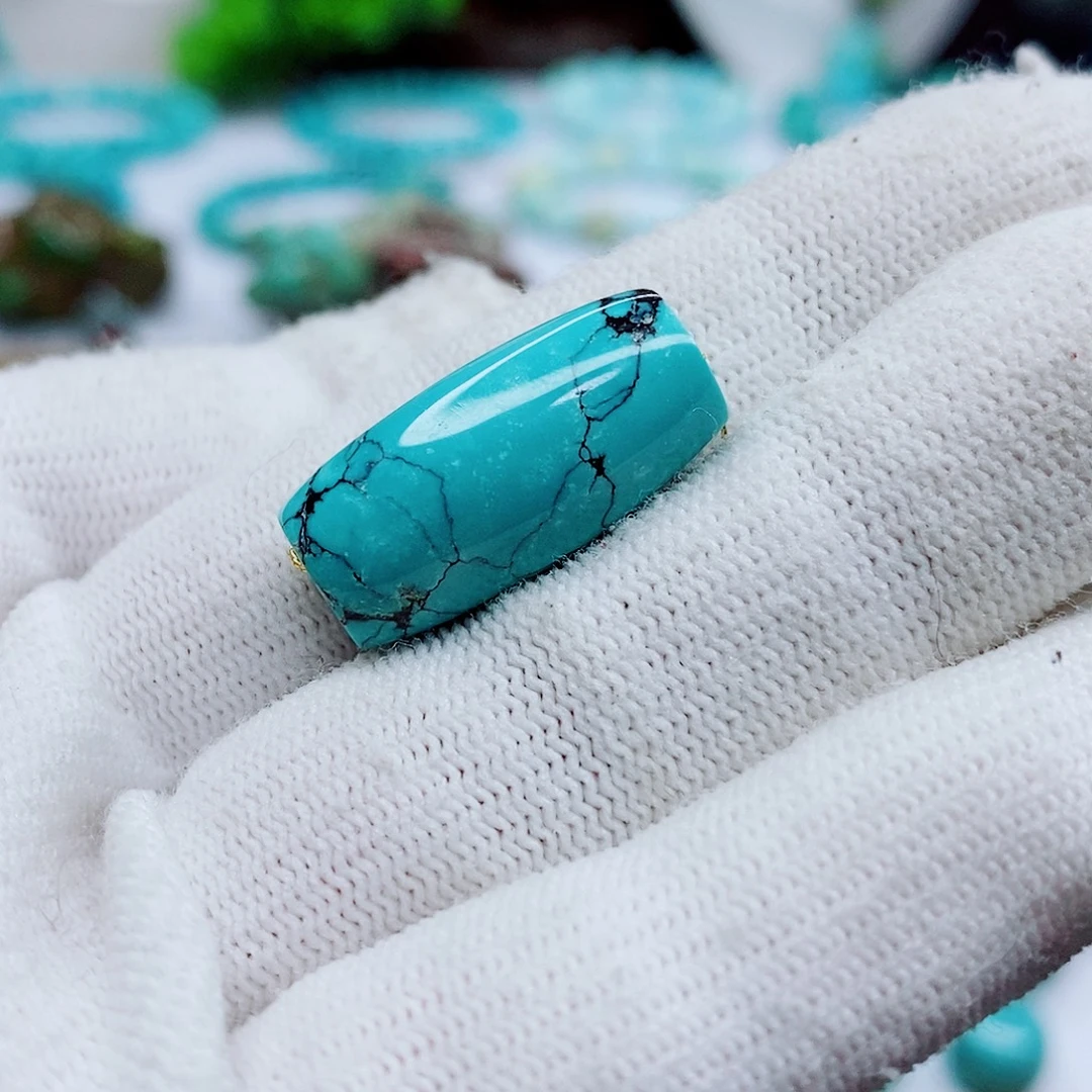 绿松石未镶嵌颈饰