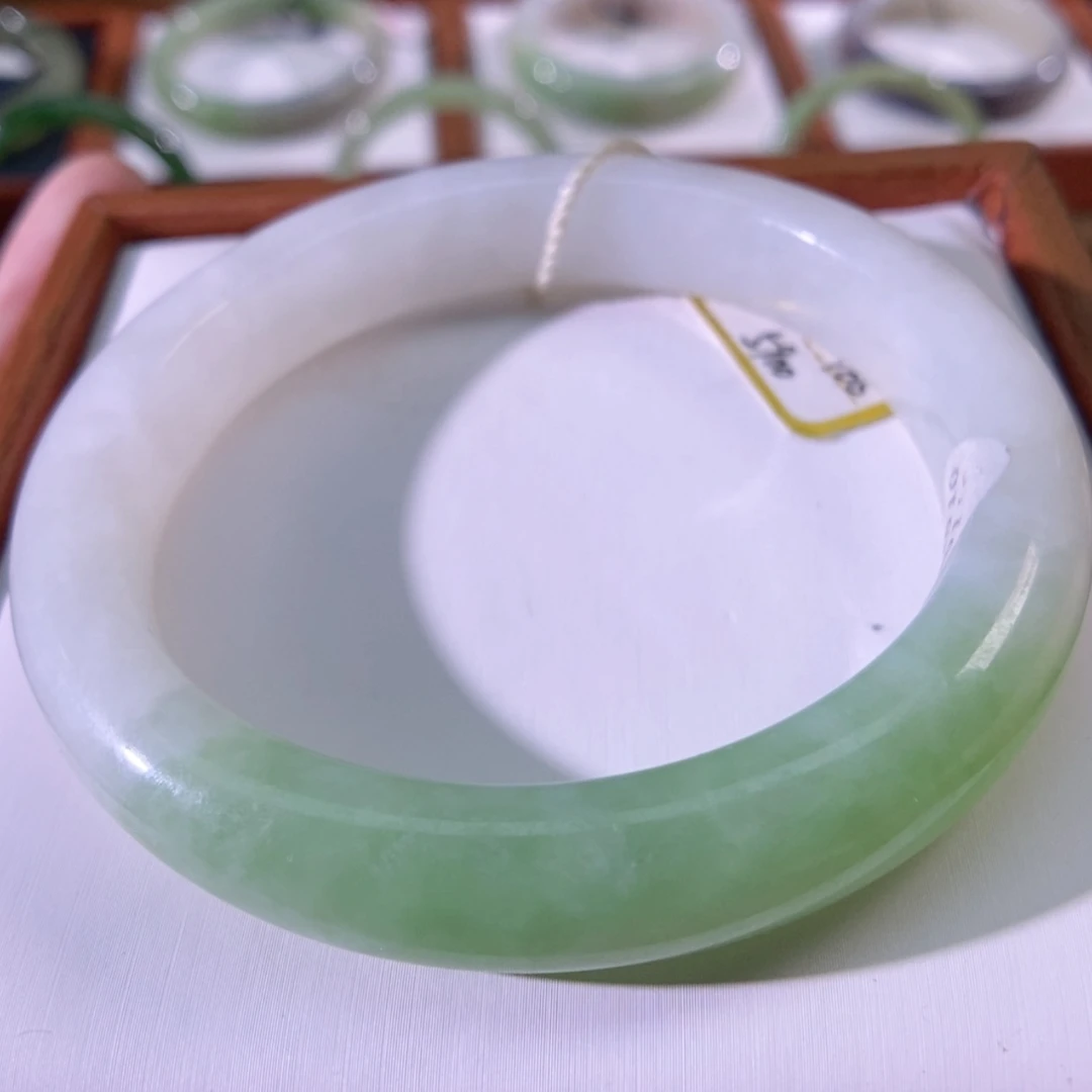 【闪购商品】未镶嵌手镯和田玉（翠青玉）
