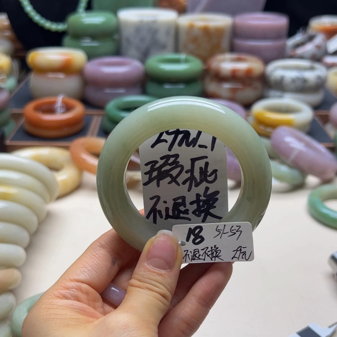 未镶嵌手镯石英岩玉