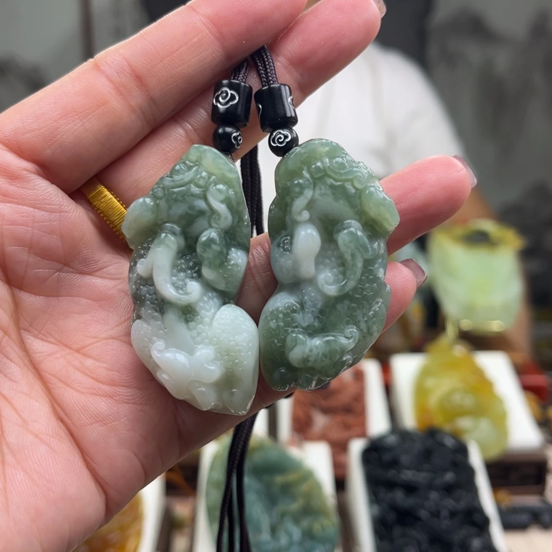 岫玉未镶嵌颈饰挂件