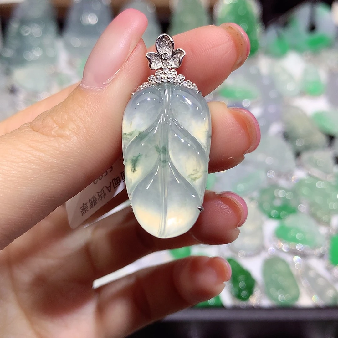 翡翠18K金镶嵌颈饰叶