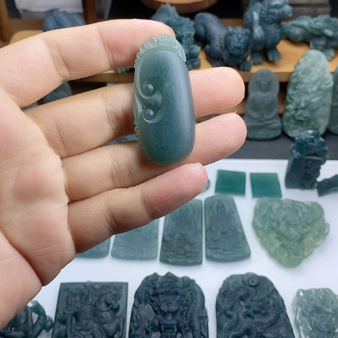 定制翡翠未镶嵌如意