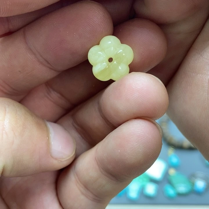 裸石琥珀未镶嵌配饰