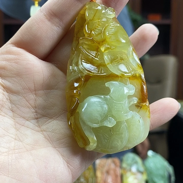 蛇纹石玉未镶嵌颈饰