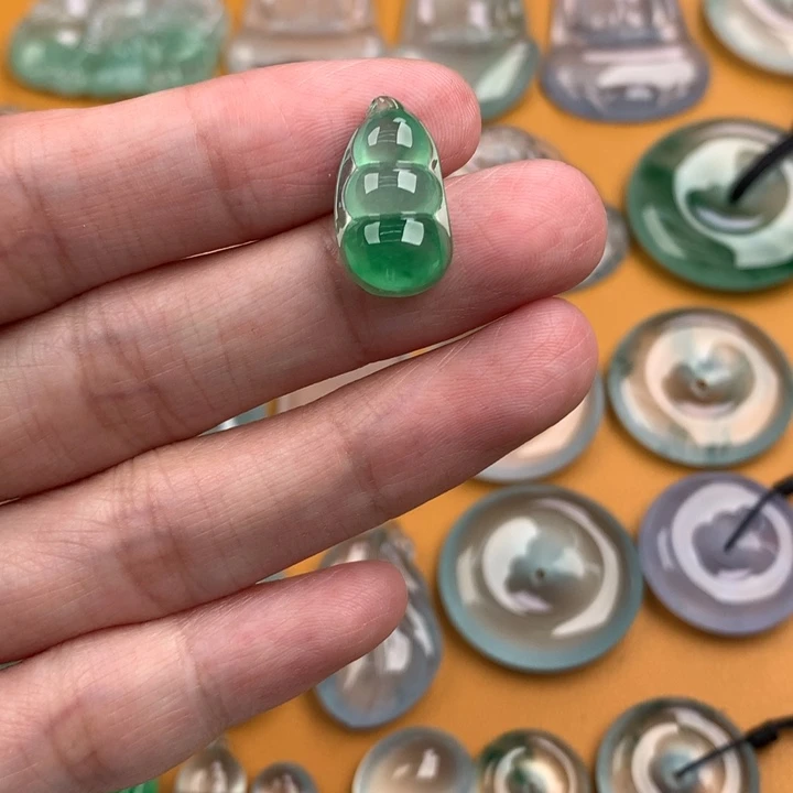 颈饰未镶嵌翡翠…..