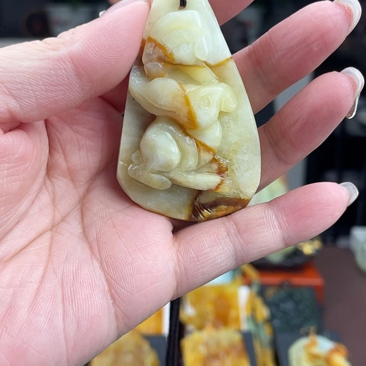 蛇纹石玉未镶嵌颈饰