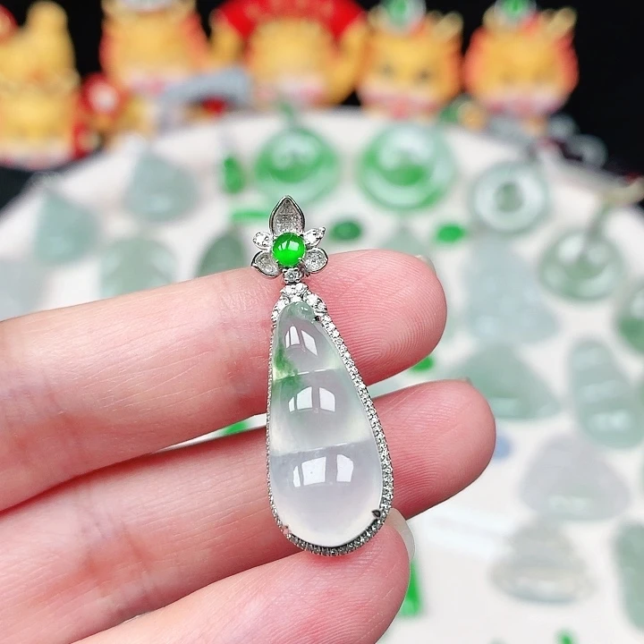颈饰18K金镶嵌翡翠缅甸天然A货翡翠