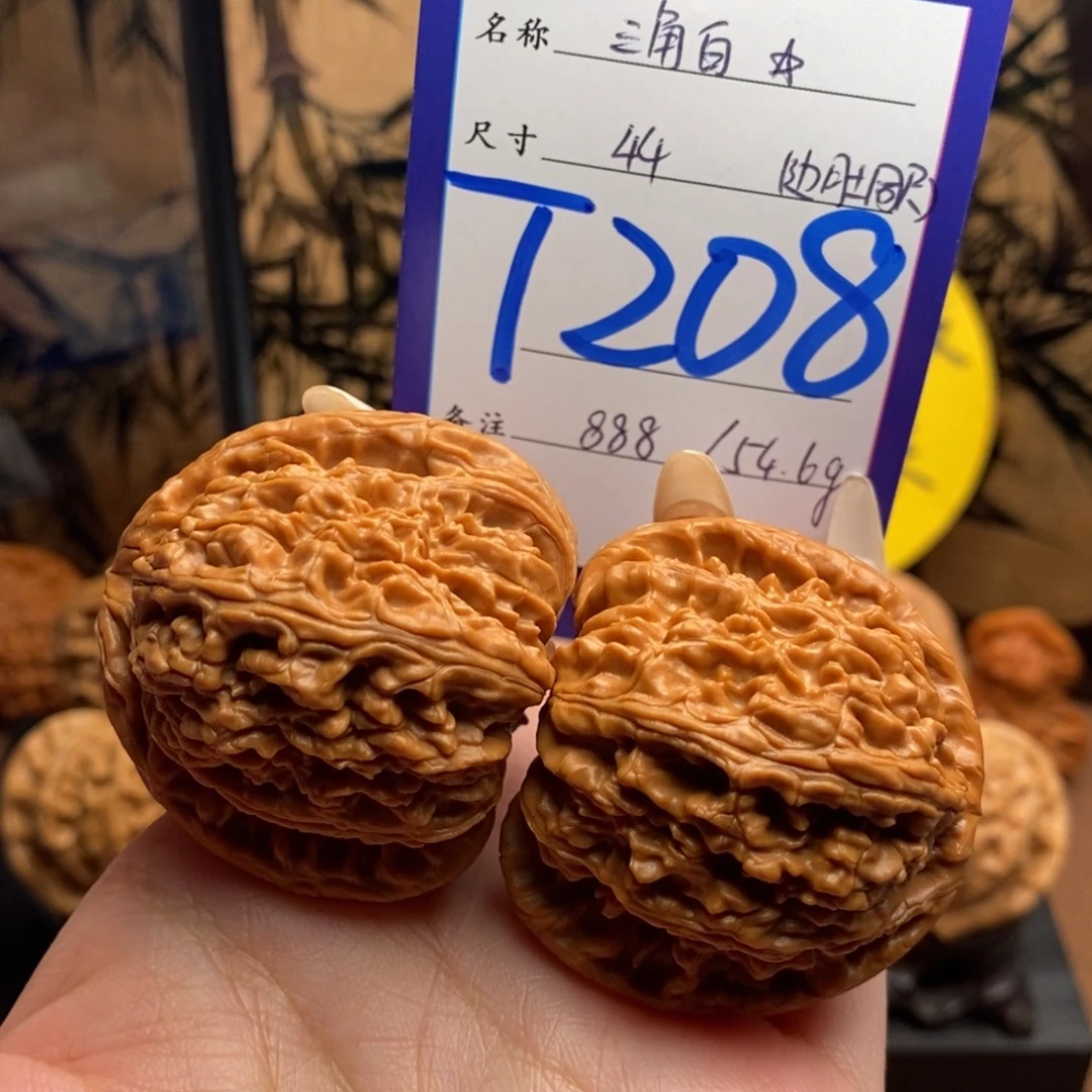 甜****把件文玩核桃三角白44