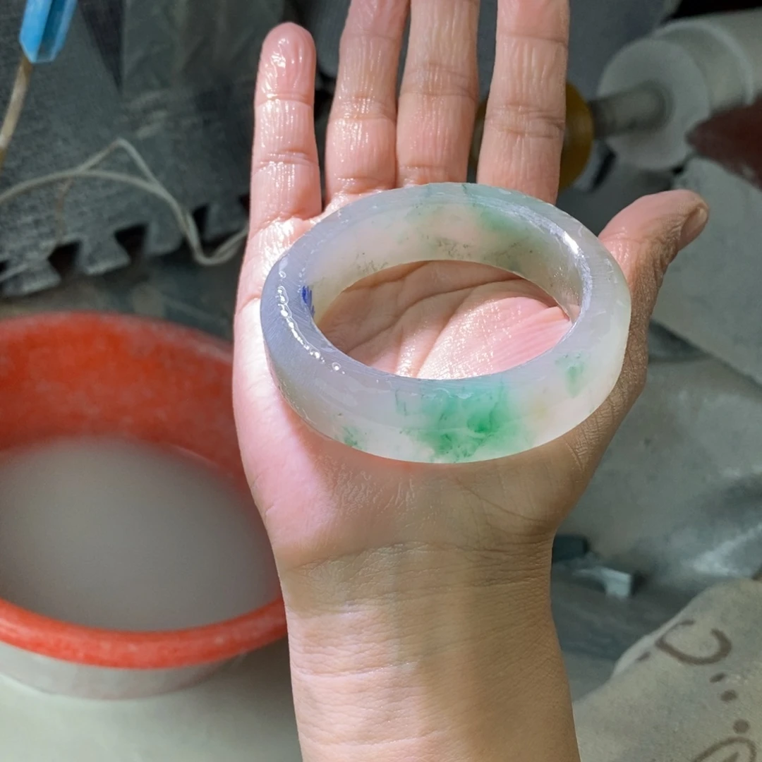 谌***姐石英质玉（非洲翠）未镶嵌手镯定制