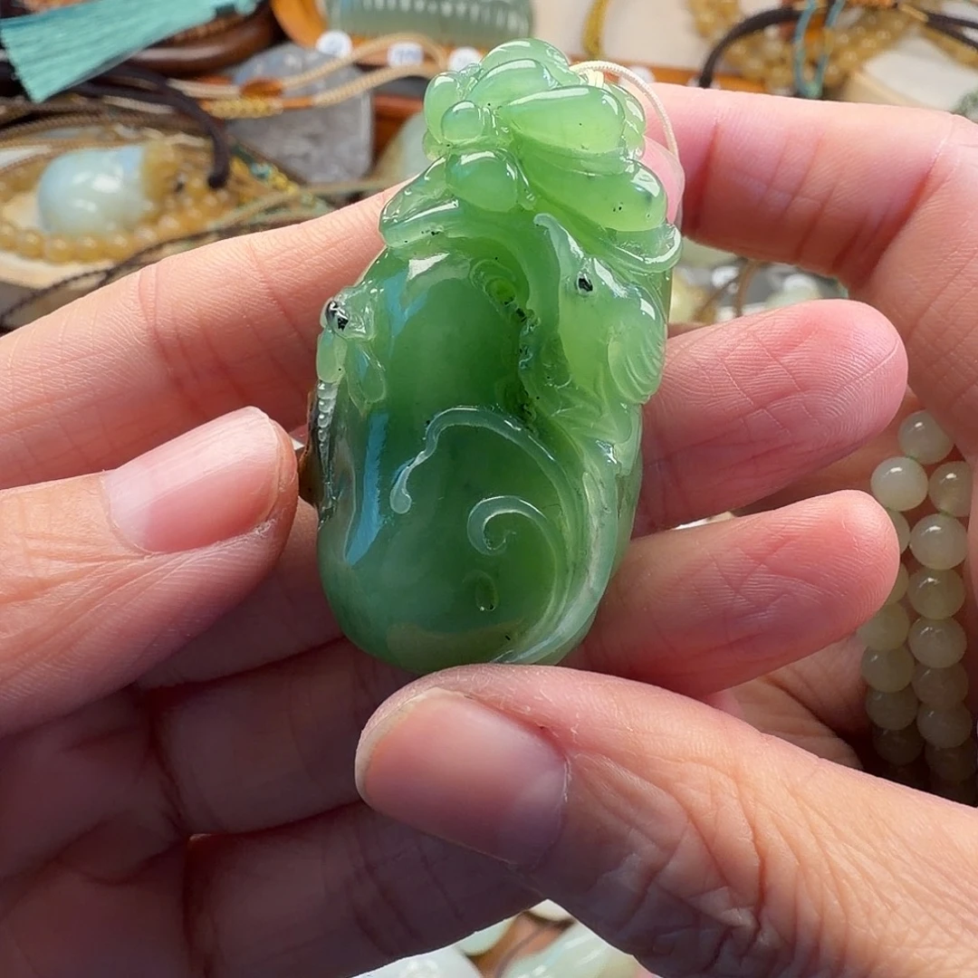 云****和田玉未镶嵌颈饰