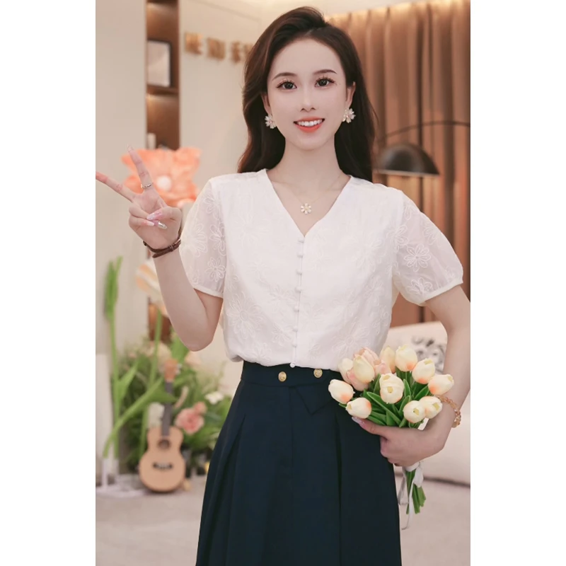 法式复古洋气V领短袖衬衫女2025夏季新款设计感小众百搭显瘦